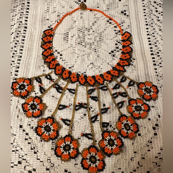 (SOLD)🤎 Orange/Black/White Seabead Necklace - Picture 1 of 4